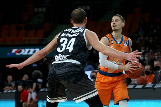 太久没赢球 太久没赢球